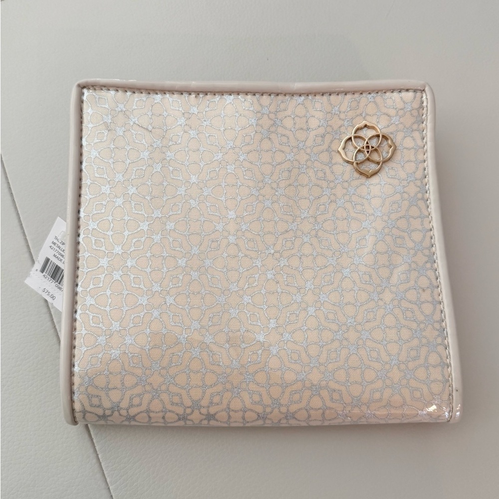 Kendra Scott Cream Zip Away with Silver Floral Overlay